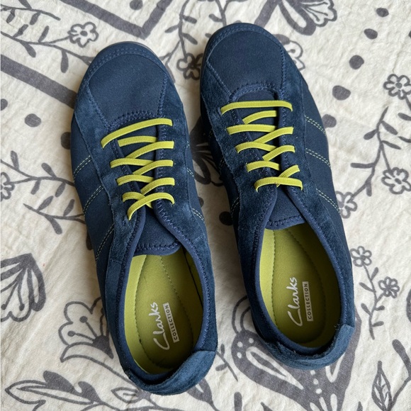 Clarks Women’s shoes ~Size 8. Navy blue & green! - Picture 2 of 4